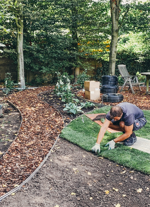Gartenarbeiten im Grünen